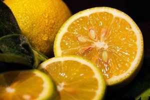 Comment presser un citron sans presse citron ?